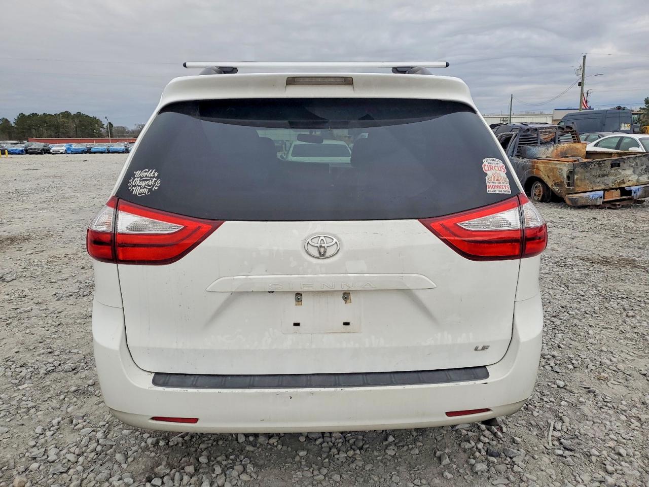 2015 TOYOTA SIENNA LE photo 6