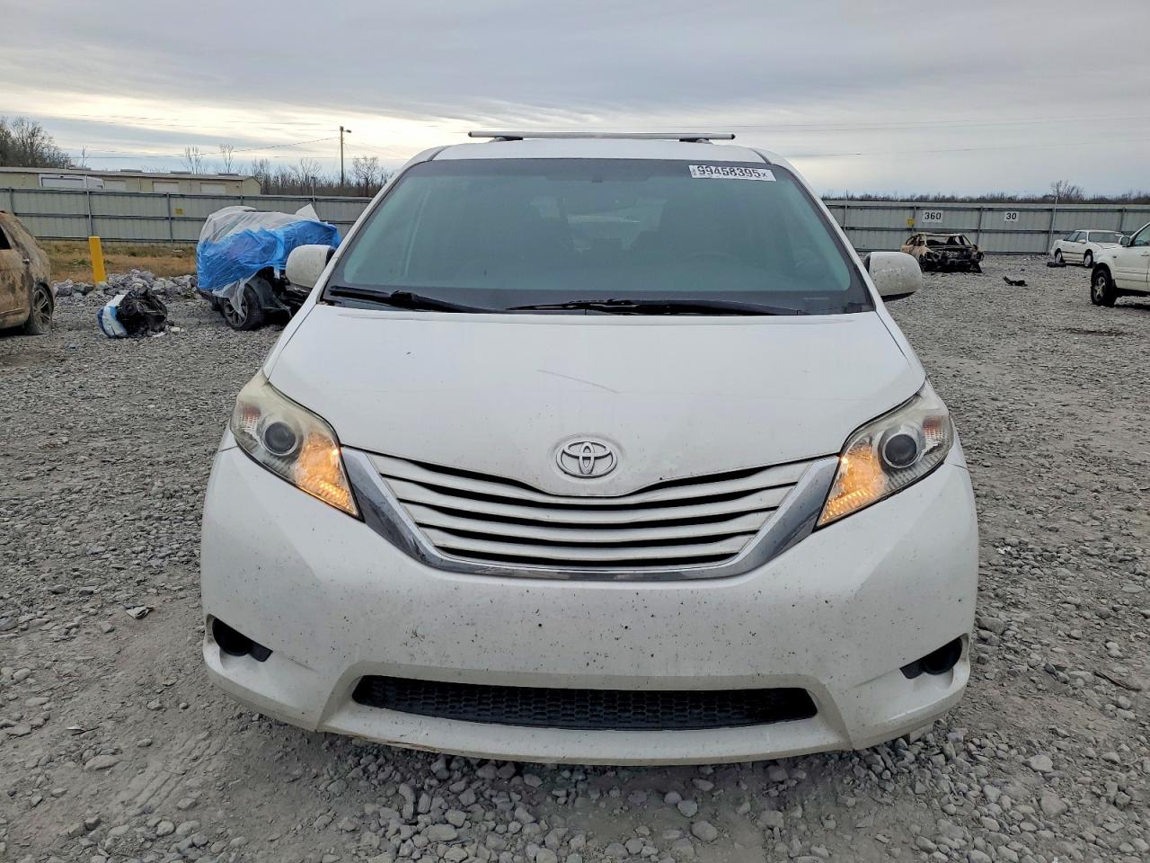 2015 TOYOTA SIENNA LE photo 5