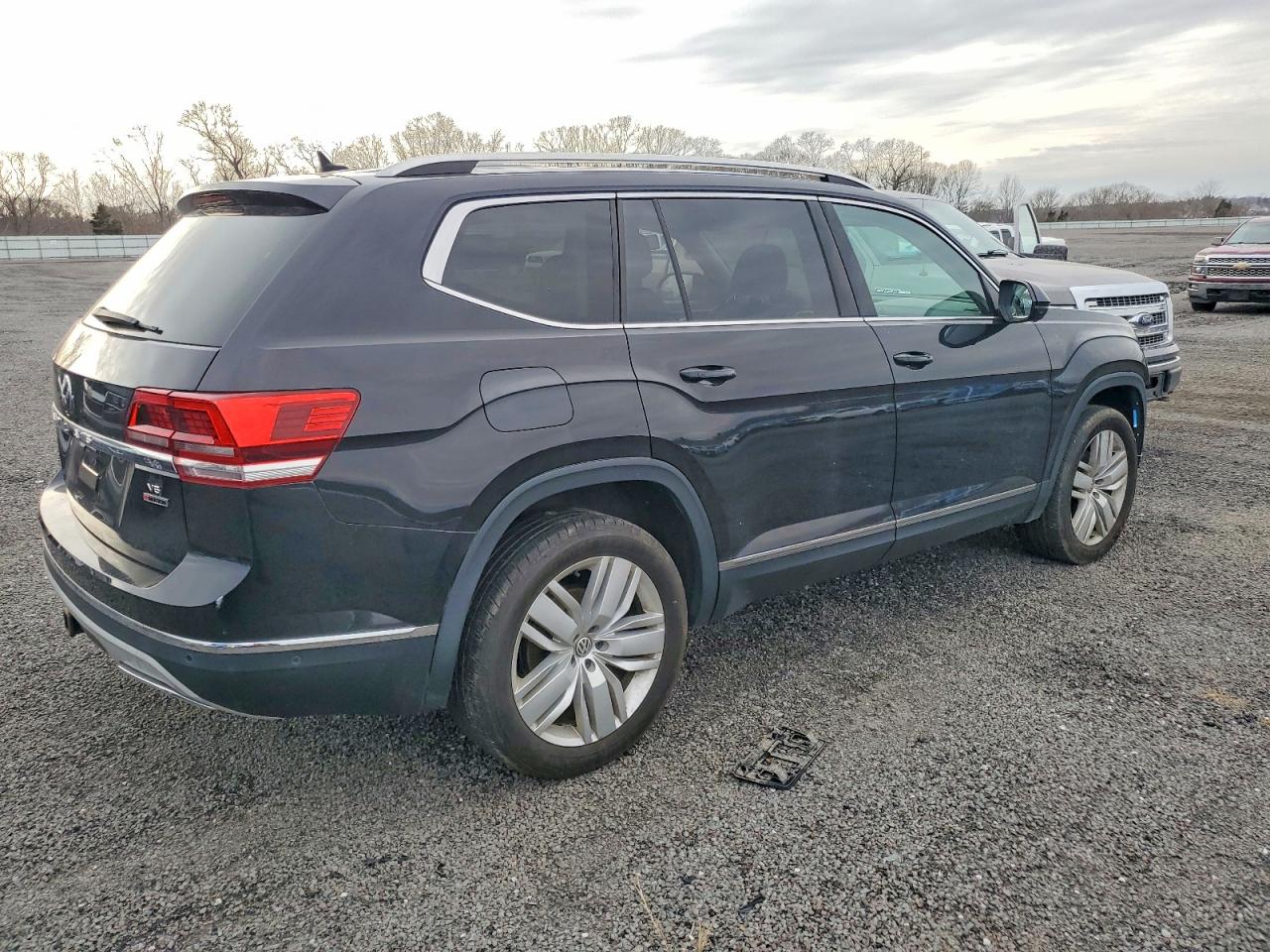 2018 VOLKSWAGEN ATLAS SEL PREMIUM photo 3