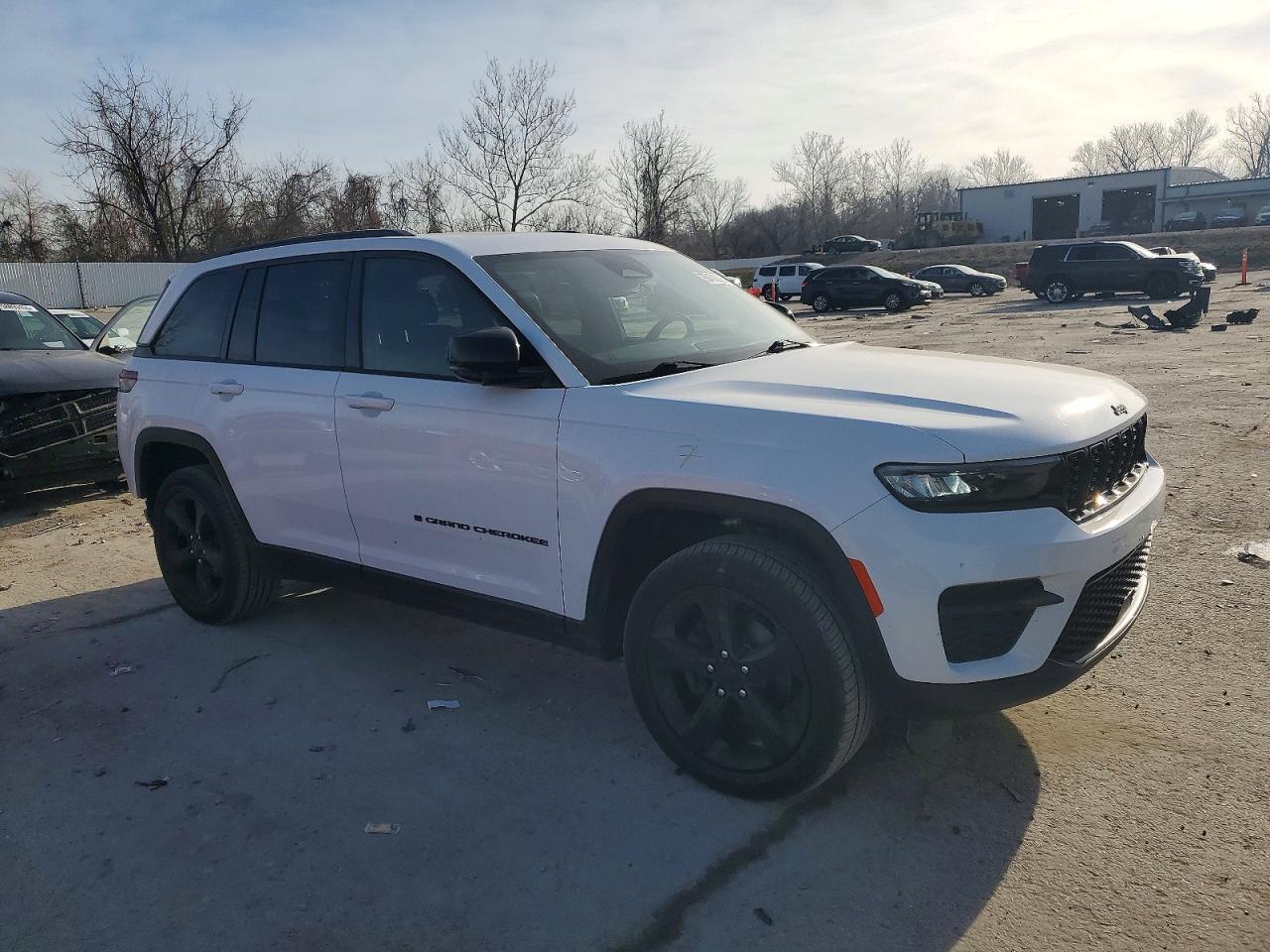 2022 JEEP GRAND CHEROKEE LAREDO photo 4