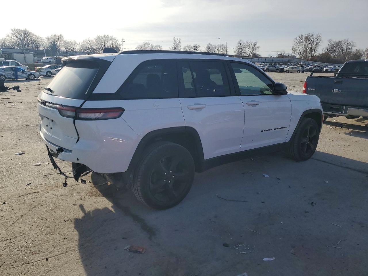 2022 JEEP GRAND CHEROKEE LAREDO photo 3
