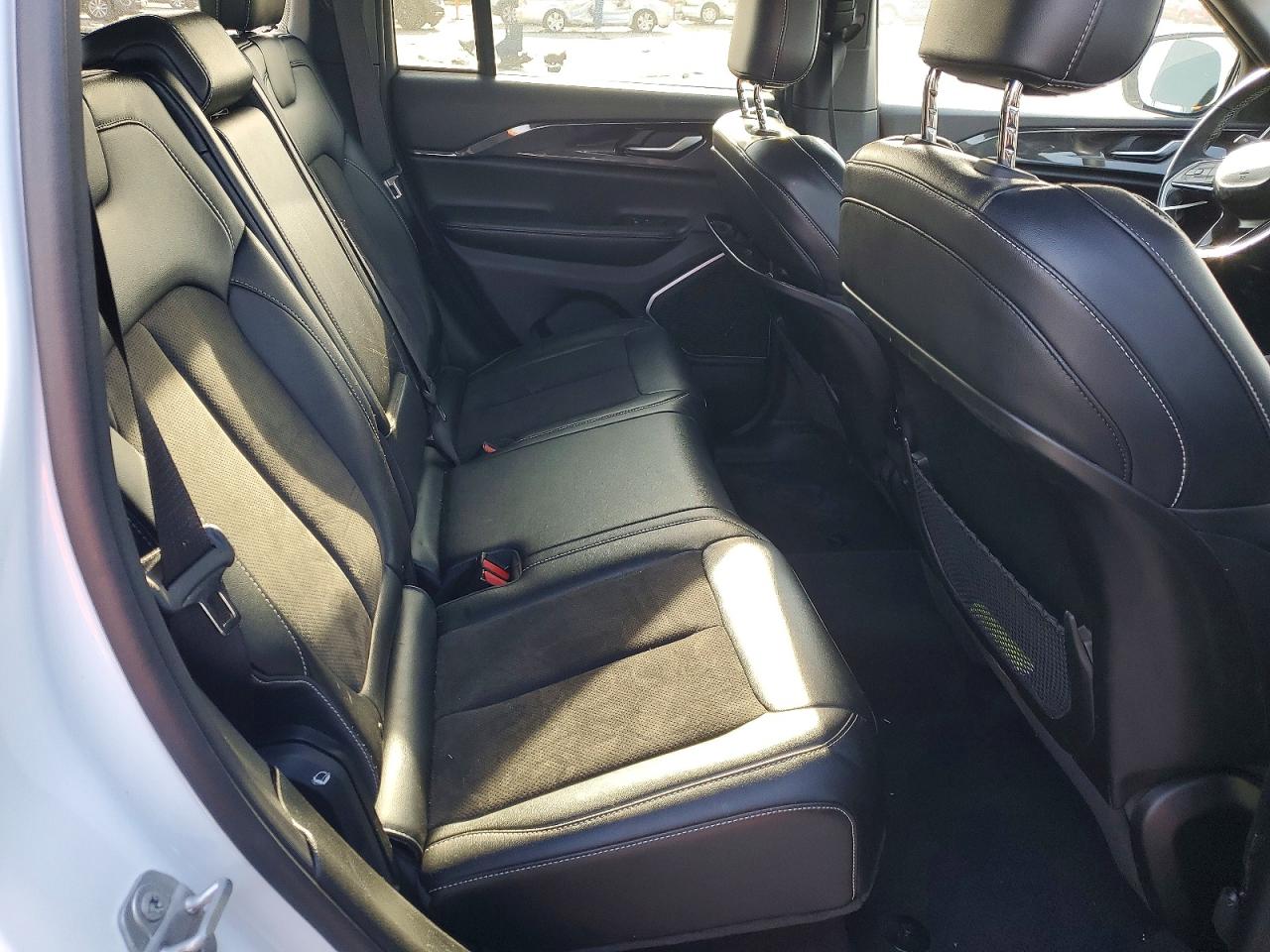 2022 JEEP GRAND CHEROKEE LAREDO photo 11