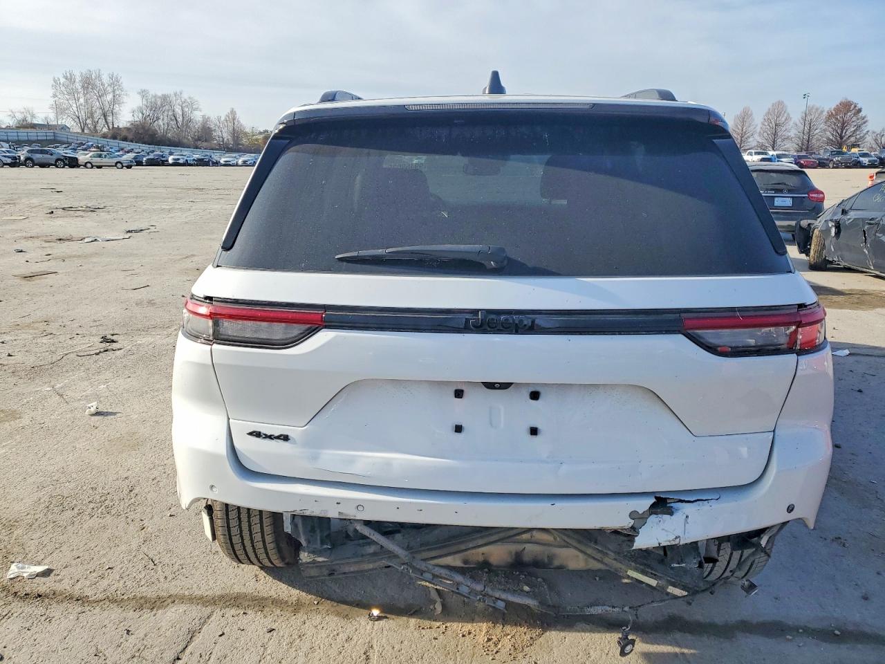 2022 JEEP GRAND CHEROKEE LAREDO photo 6