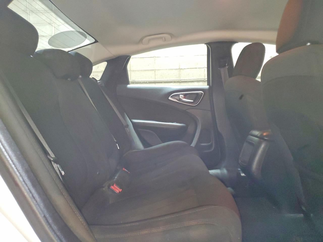 2016 CHRYSLER 200 LIMITED photo 10