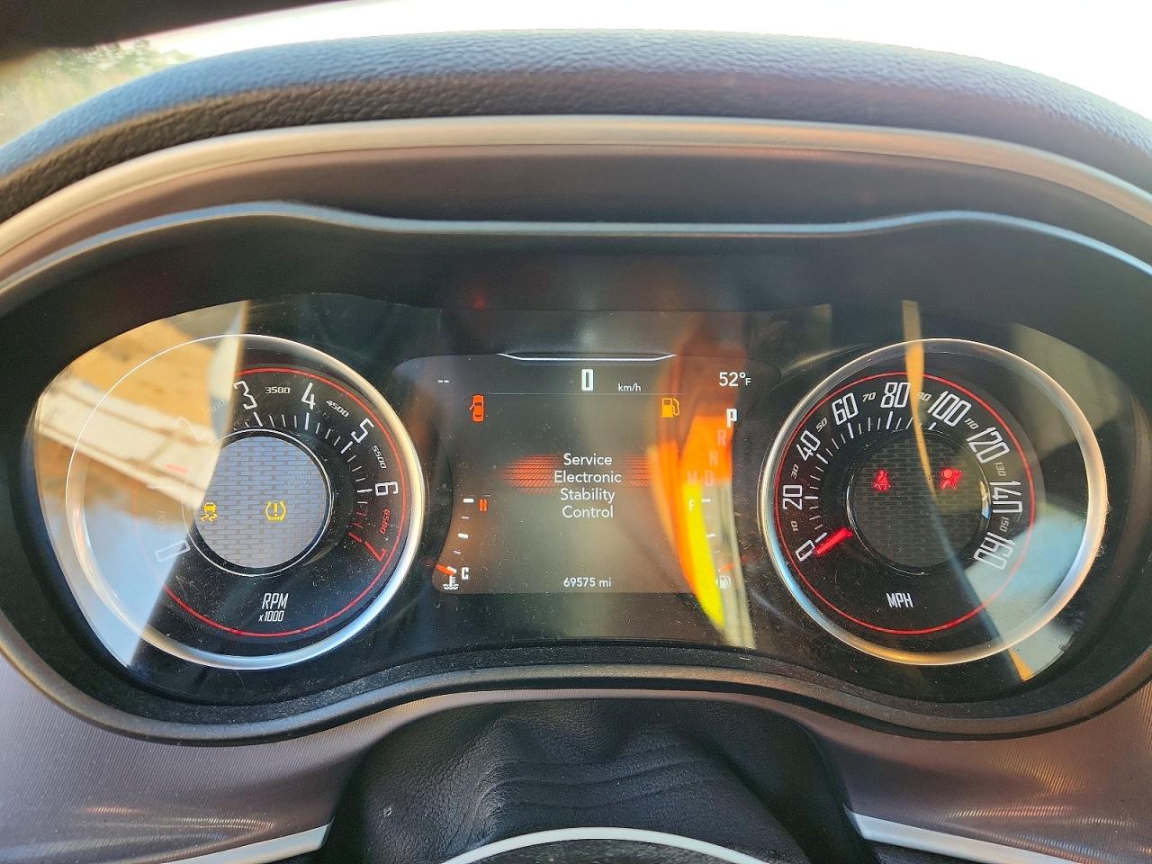 2022 DODGE CHALLENGER SXT photo 9