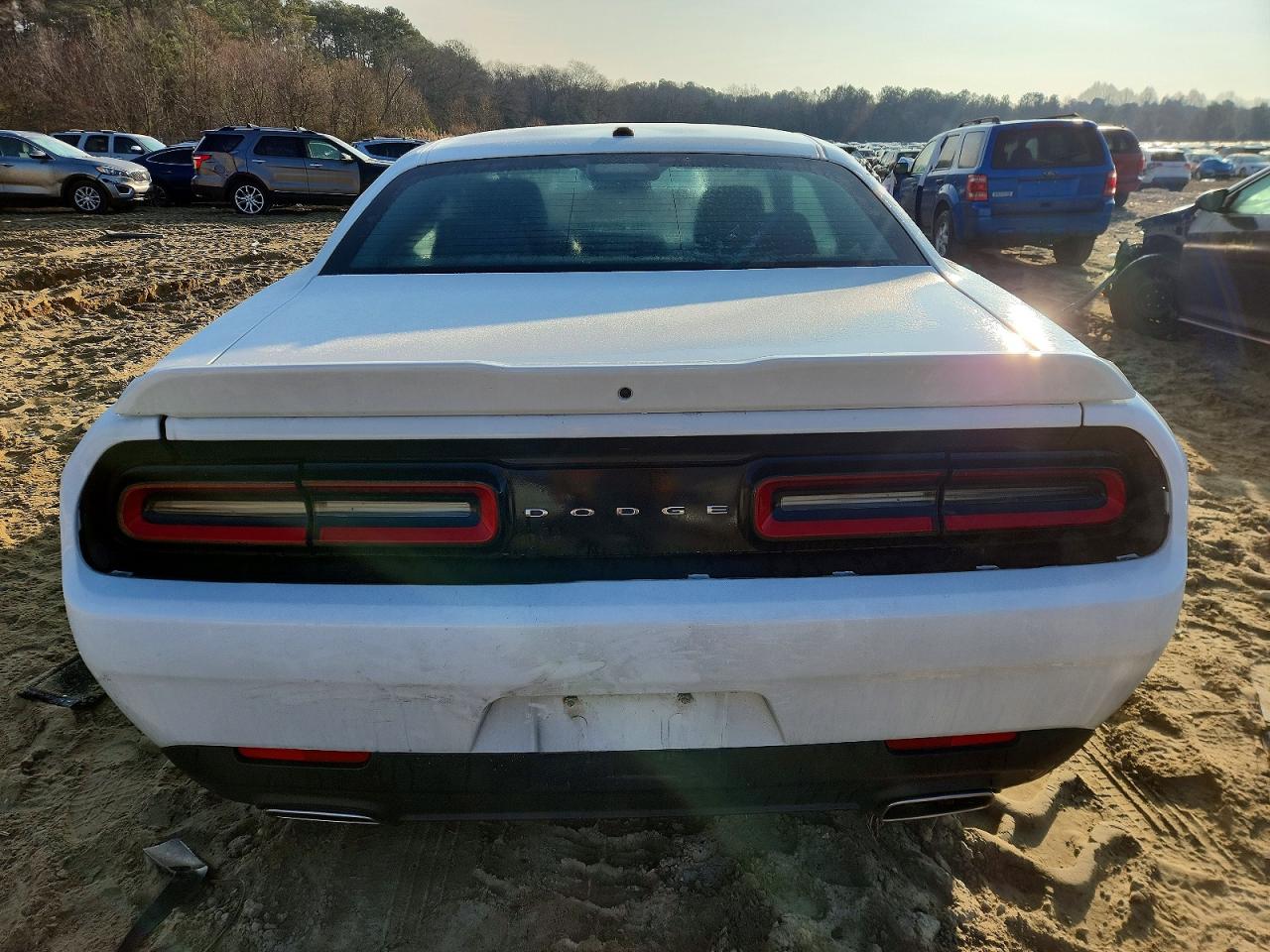 2022 DODGE CHALLENGER SXT photo 6