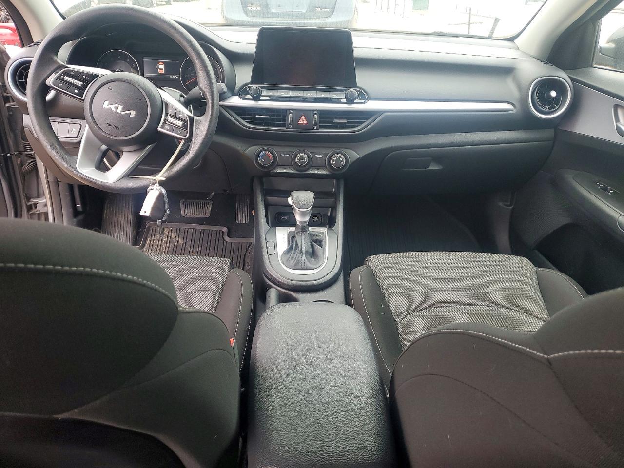 2024 KIA FORTE LX photo 8