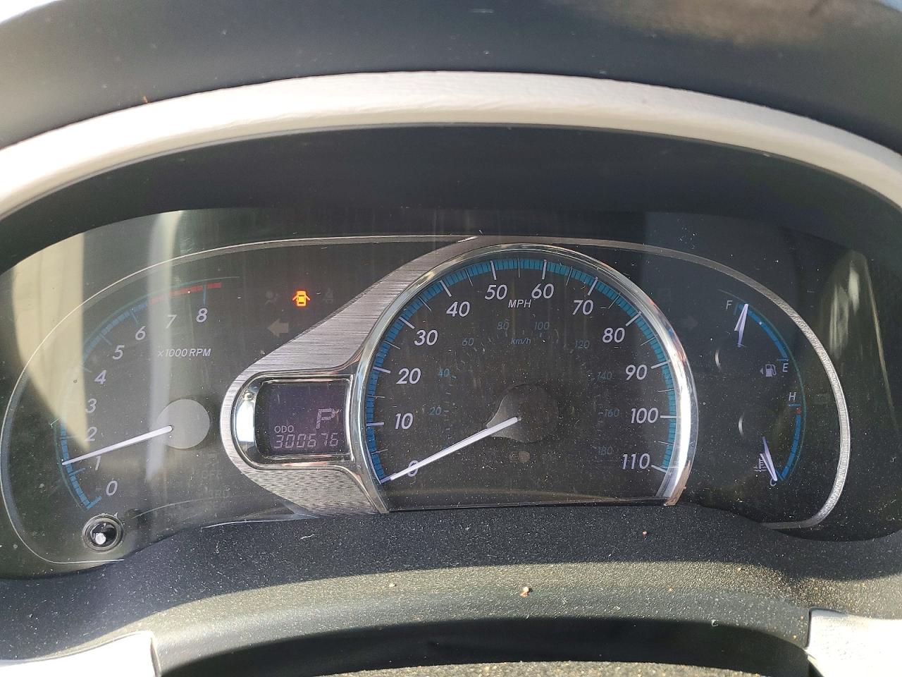 2013 TOYOTA SIENNA XLE photo 25