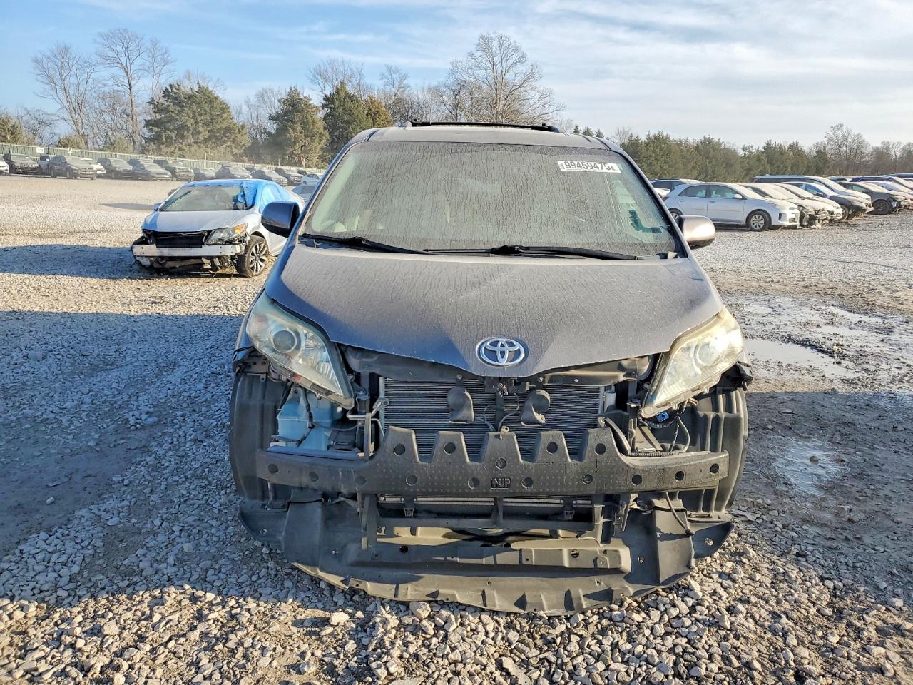 2013 TOYOTA SIENNA XLE photo 13