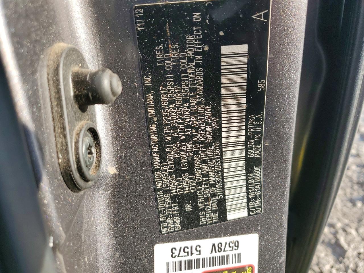 2013 TOYOTA SIENNA XLE photo 40