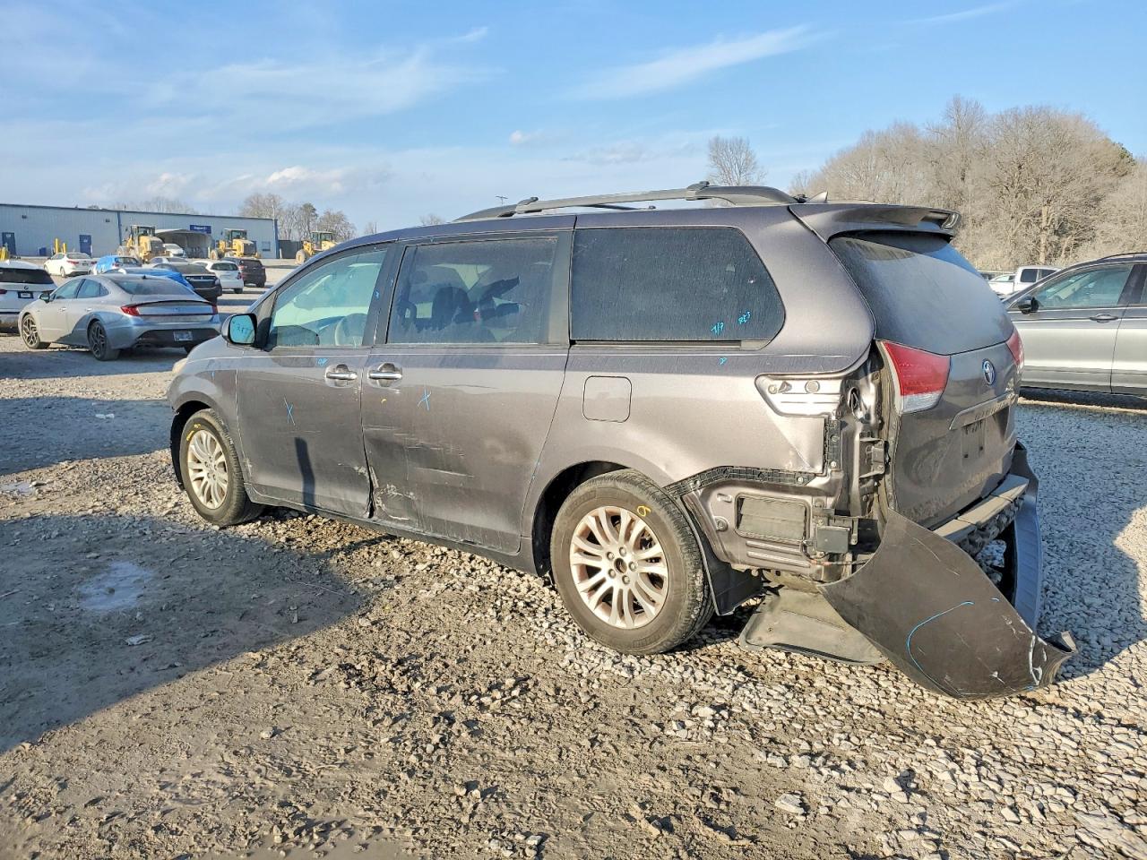 2013 TOYOTA SIENNA XLE photo 4