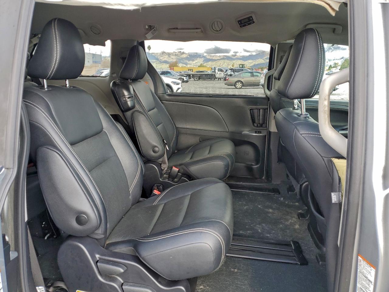 2020 TOYOTA SIENNA SE photo 21