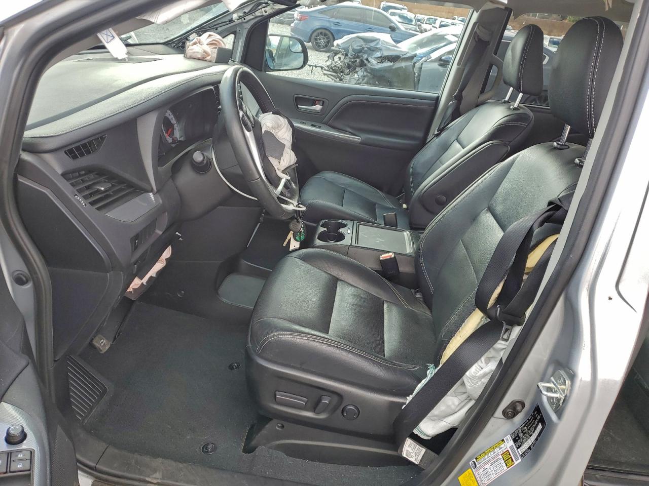 2020 TOYOTA SIENNA SE photo 13