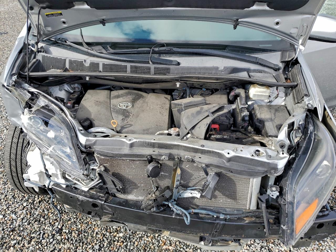 2020 TOYOTA SIENNA SE photo 23