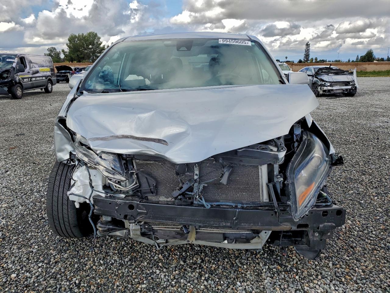 2020 TOYOTA SIENNA SE photo 9
