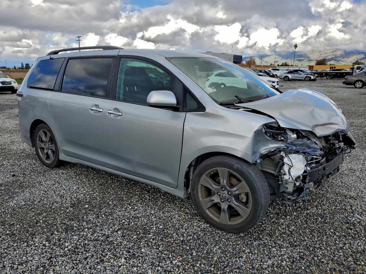 2020 TOYOTA SIENNA SE photo 7