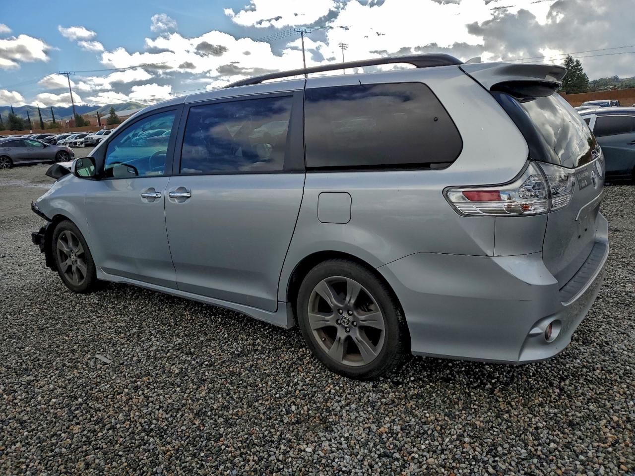 2020 TOYOTA SIENNA SE photo 3