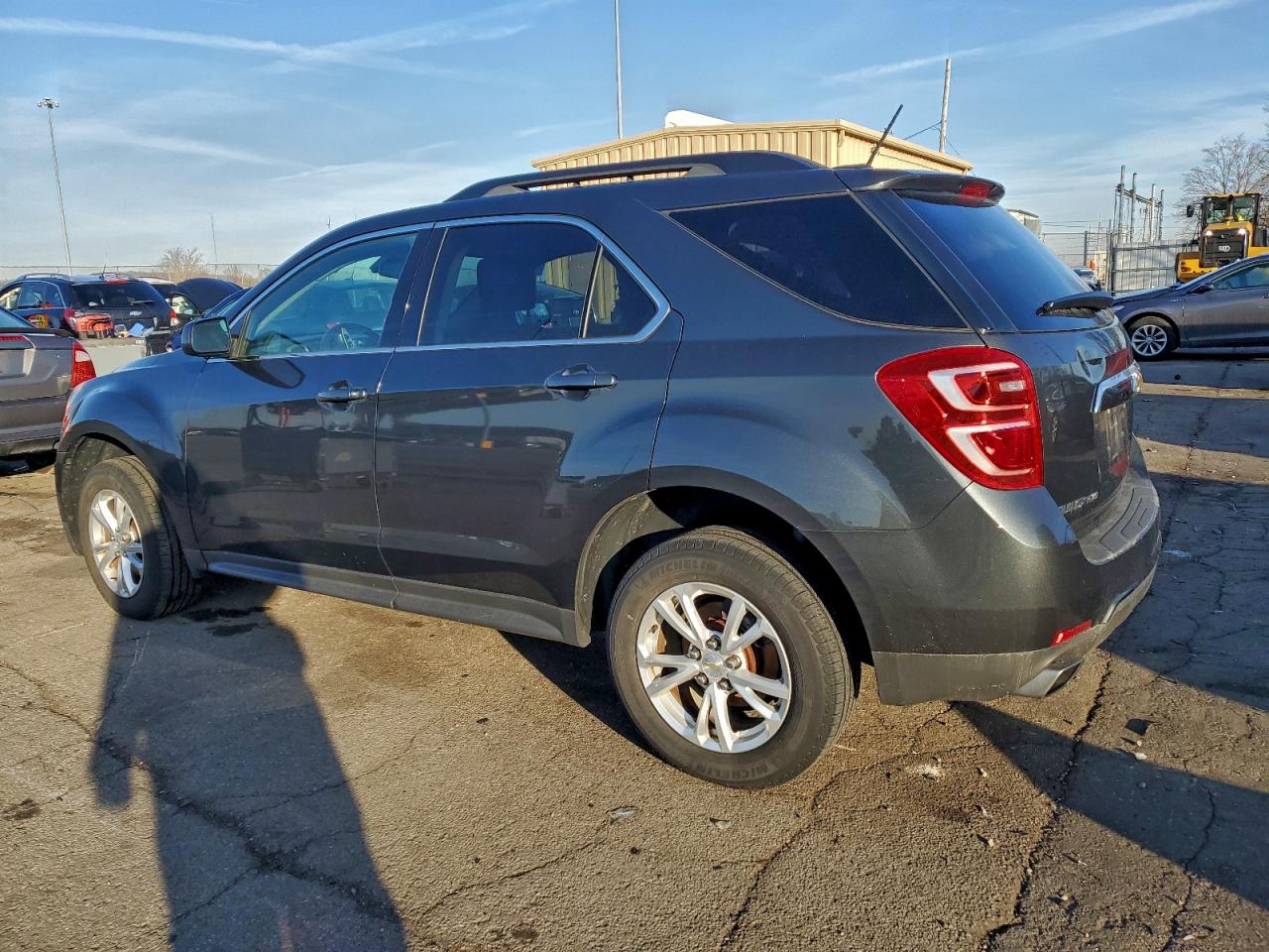 2017 CHEVROLET EQUINOX LT photo 3