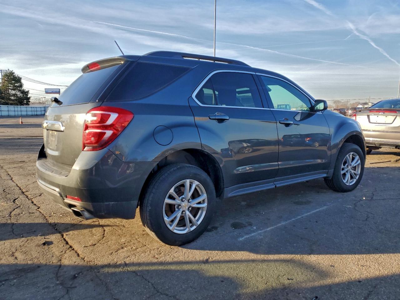 2017 CHEVROLET EQUINOX LT photo 5