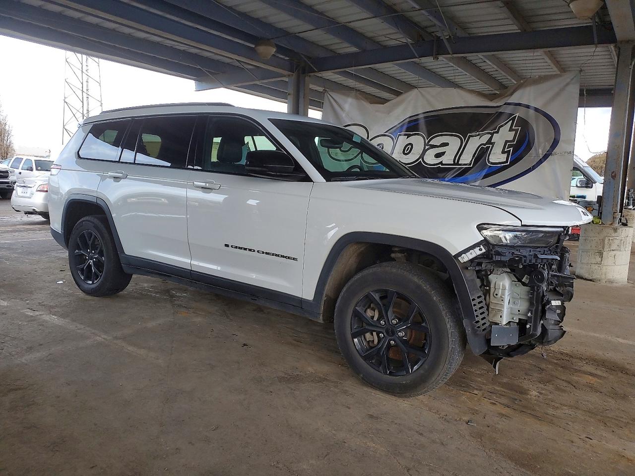 2024 JEEP GRAND CHEROKEE L LAREDO photo 4