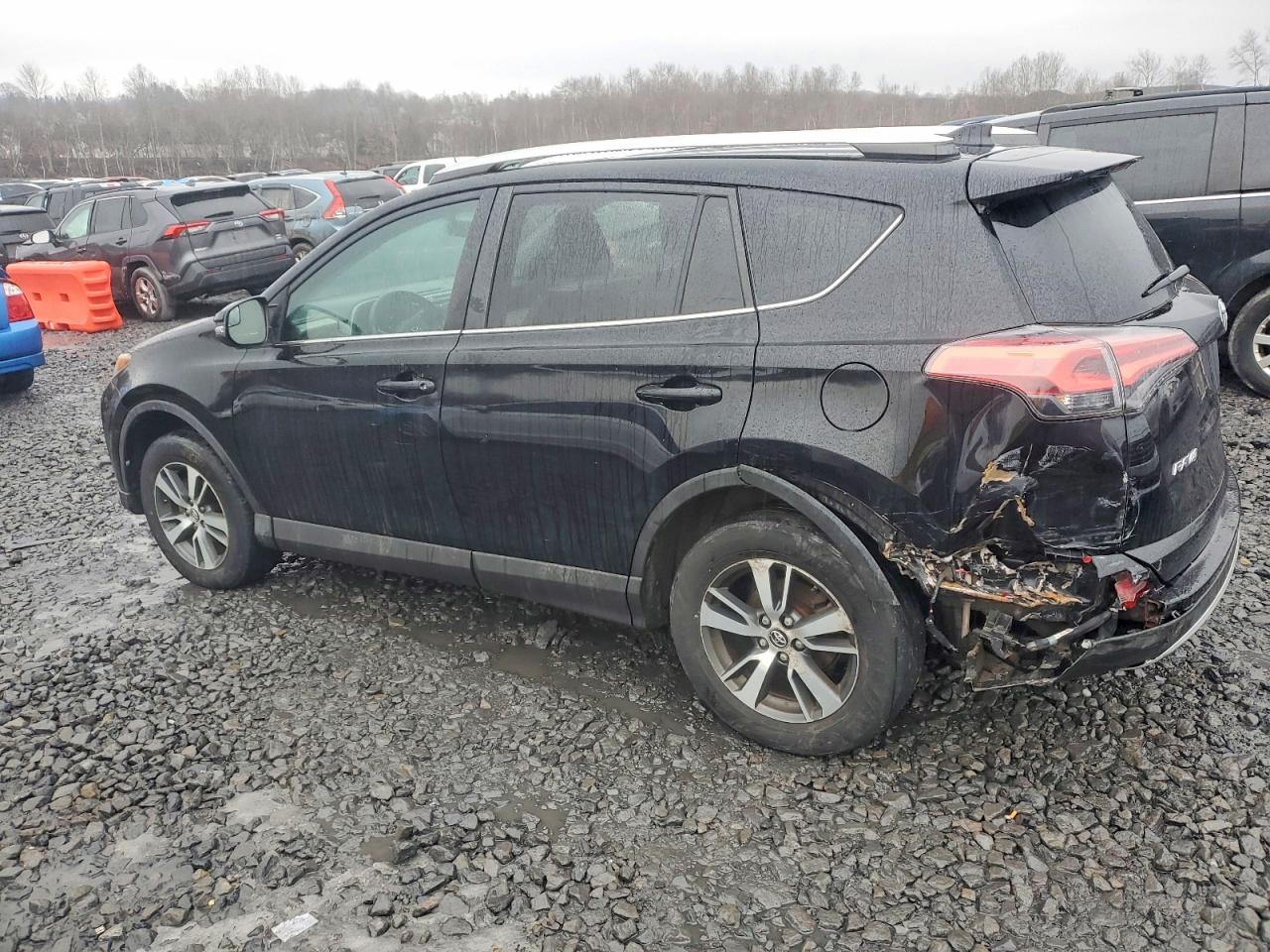 2016 TOYOTA RAV4 XLE photo 2