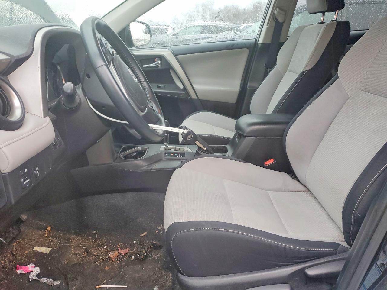 2016 TOYOTA RAV4 XLE photo 7