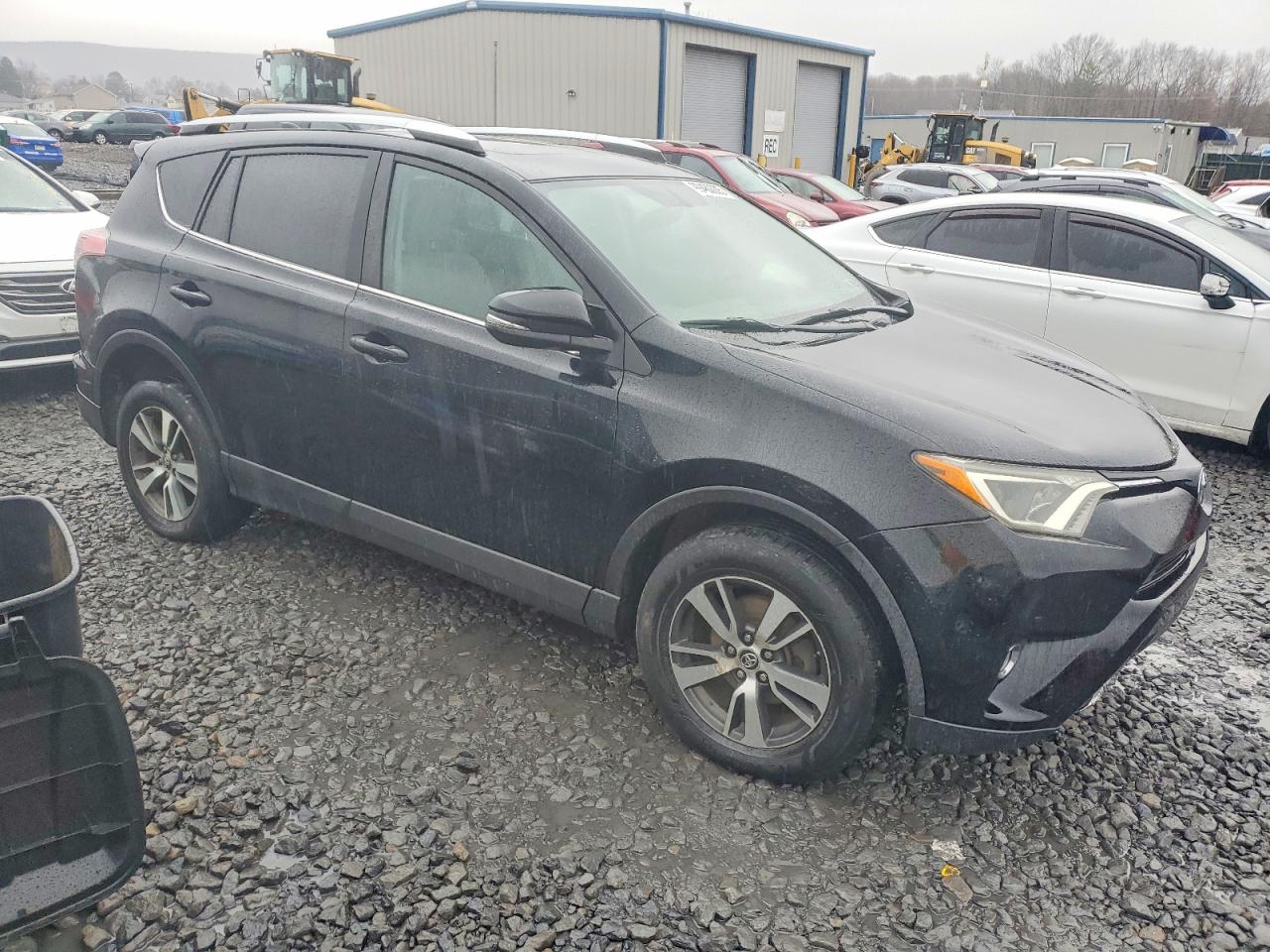 2016 TOYOTA RAV4 XLE photo 4