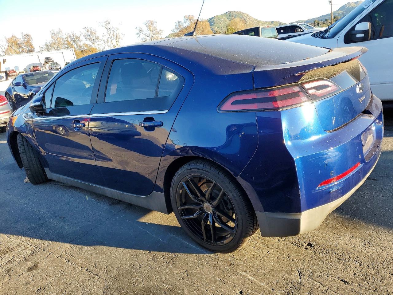 2013 CHEVROLET VOLT photo 2