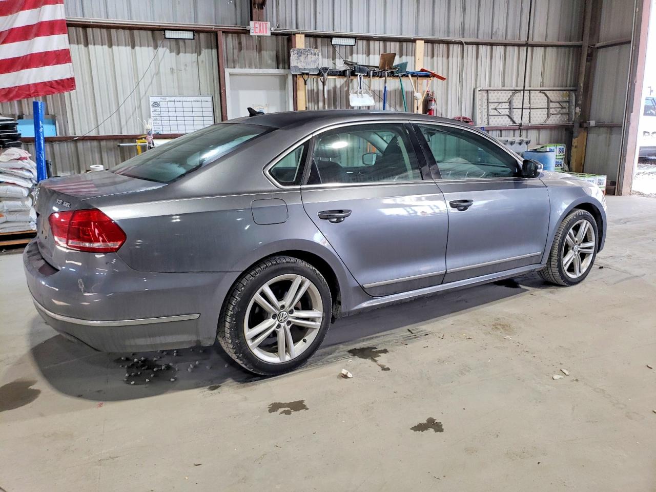 2015 VOLKSWAGEN PASSAT SEL photo 3