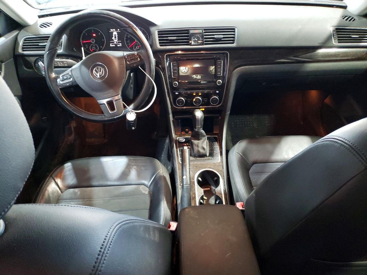 2015 VOLKSWAGEN PASSAT SEL photo 8