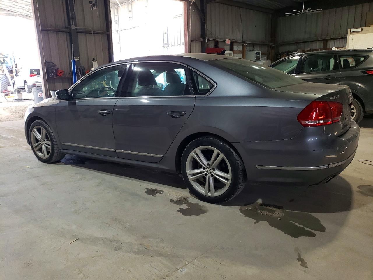 2015 VOLKSWAGEN PASSAT SEL photo 2