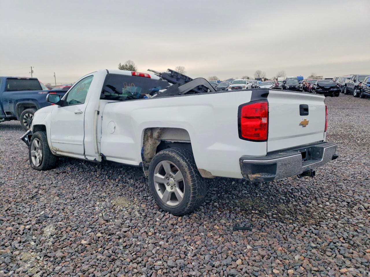 2018 CHEVROLET SILVERADO K1500 LT photo 2