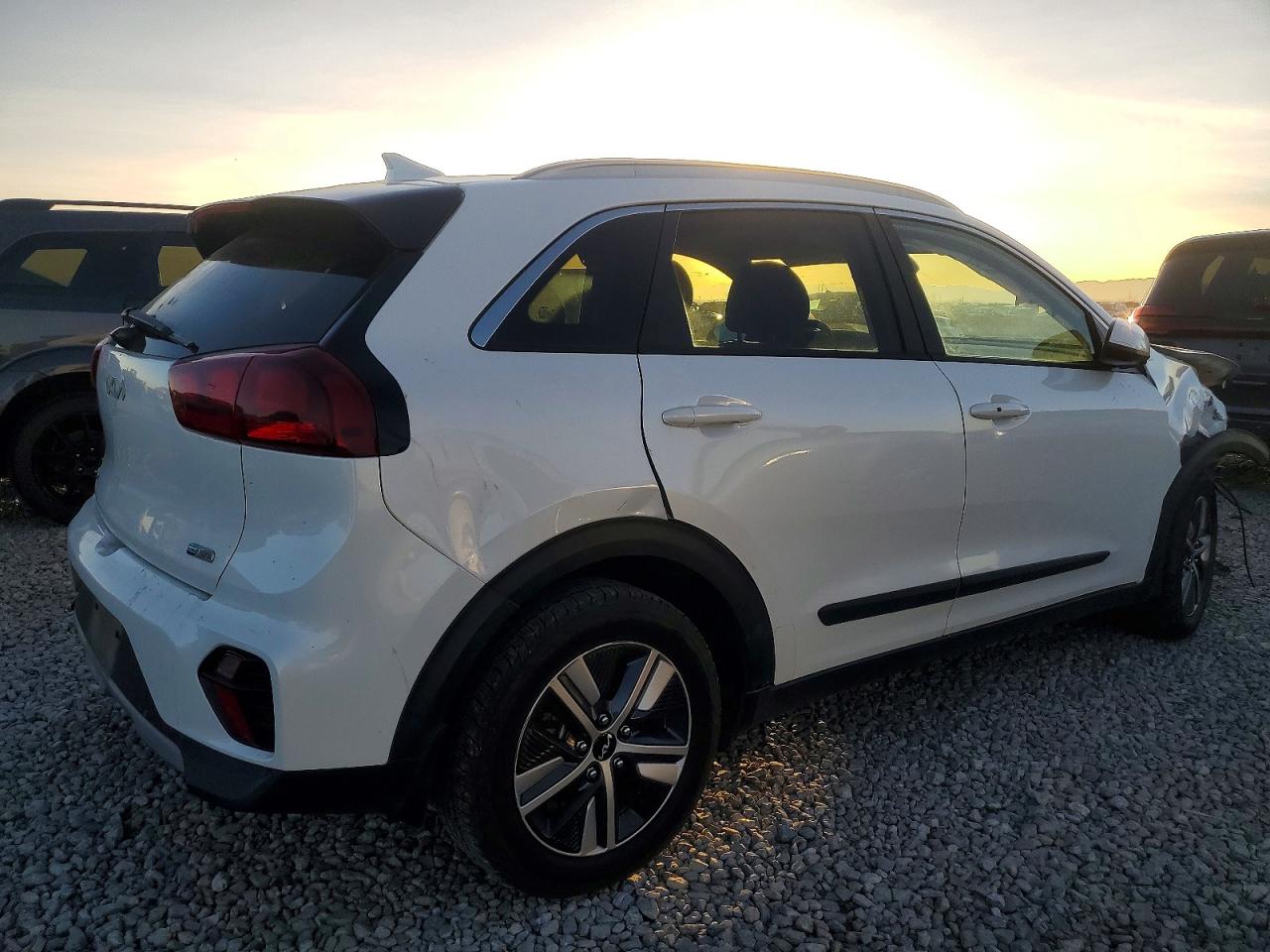 2022 KIA NIRO LXS photo 3