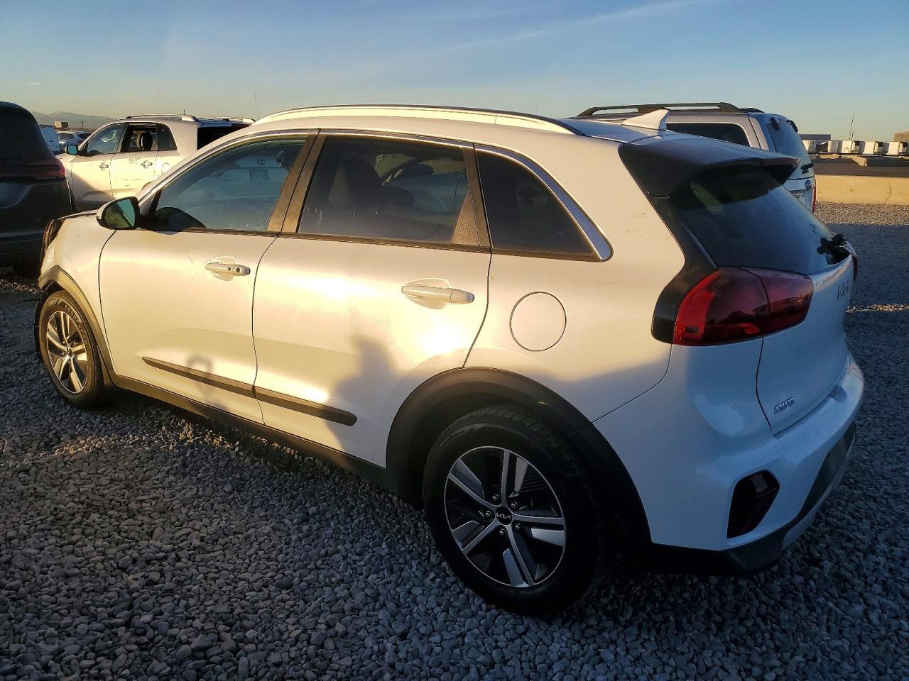 2022 KIA NIRO LXS photo 2