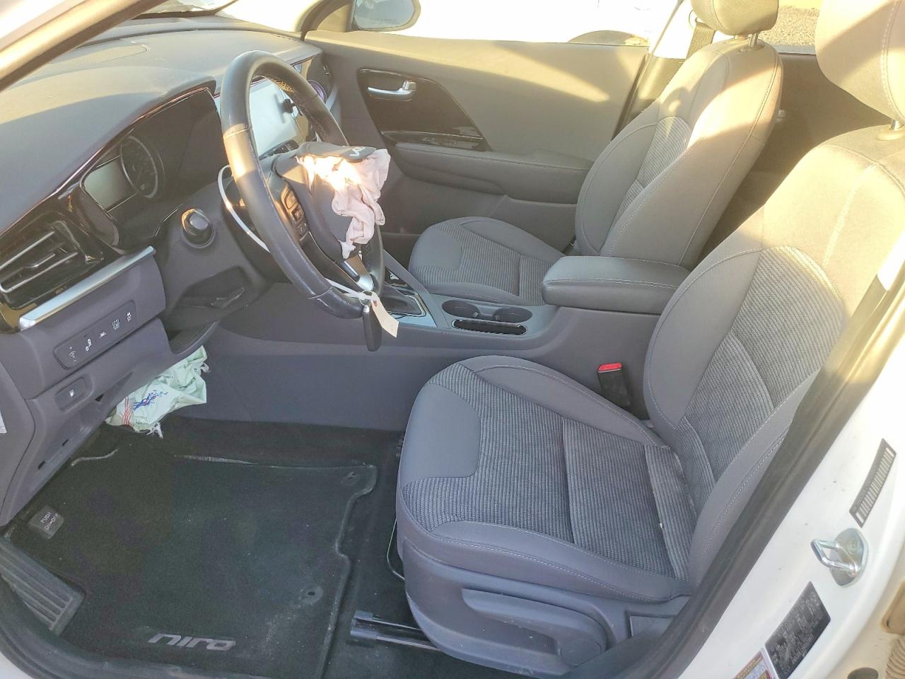 2022 KIA NIRO LXS photo 7