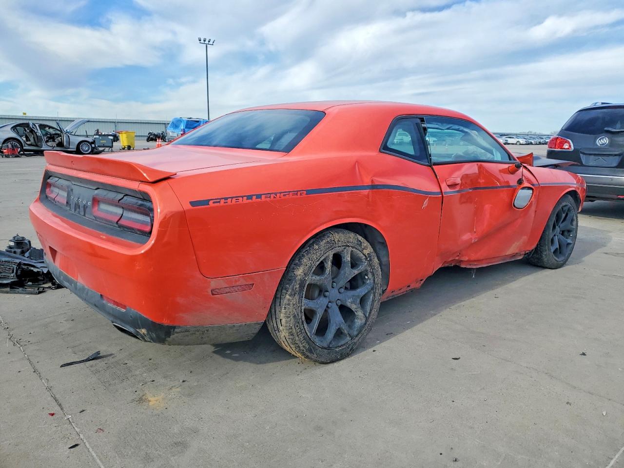 2016 DODGE CHALLENGER SXT photo 3