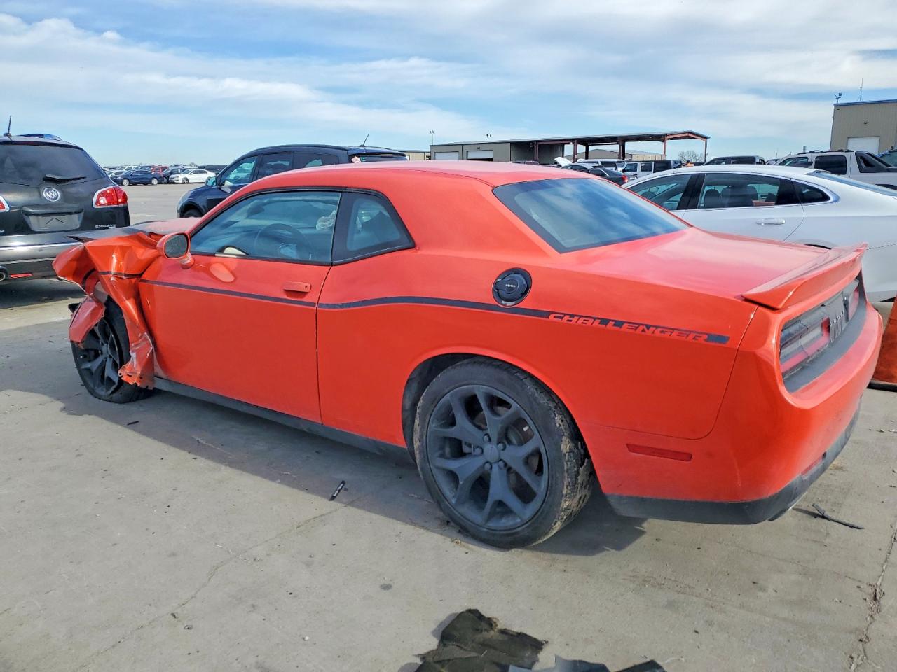2016 DODGE CHALLENGER SXT photo 2
