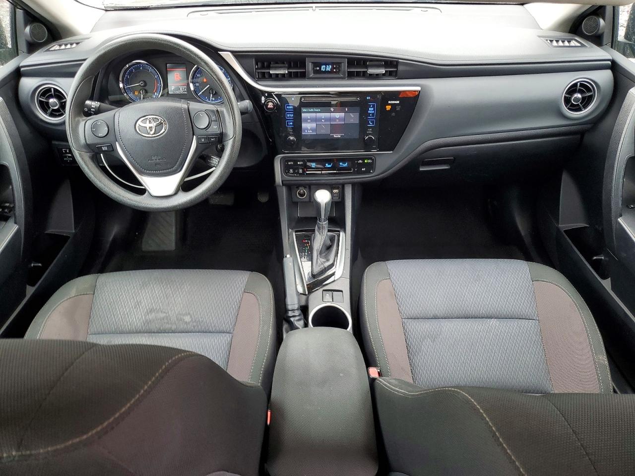 2017 TOYOTA COROLLA LE photo 15