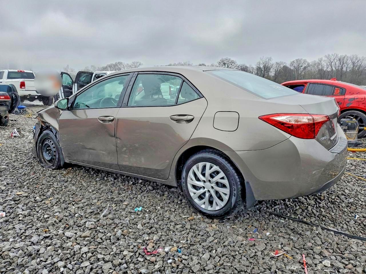 2017 TOYOTA COROLLA LE photo 3