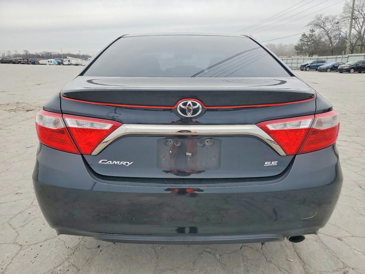 2017 TOYOTA CAMRY LE photo 6