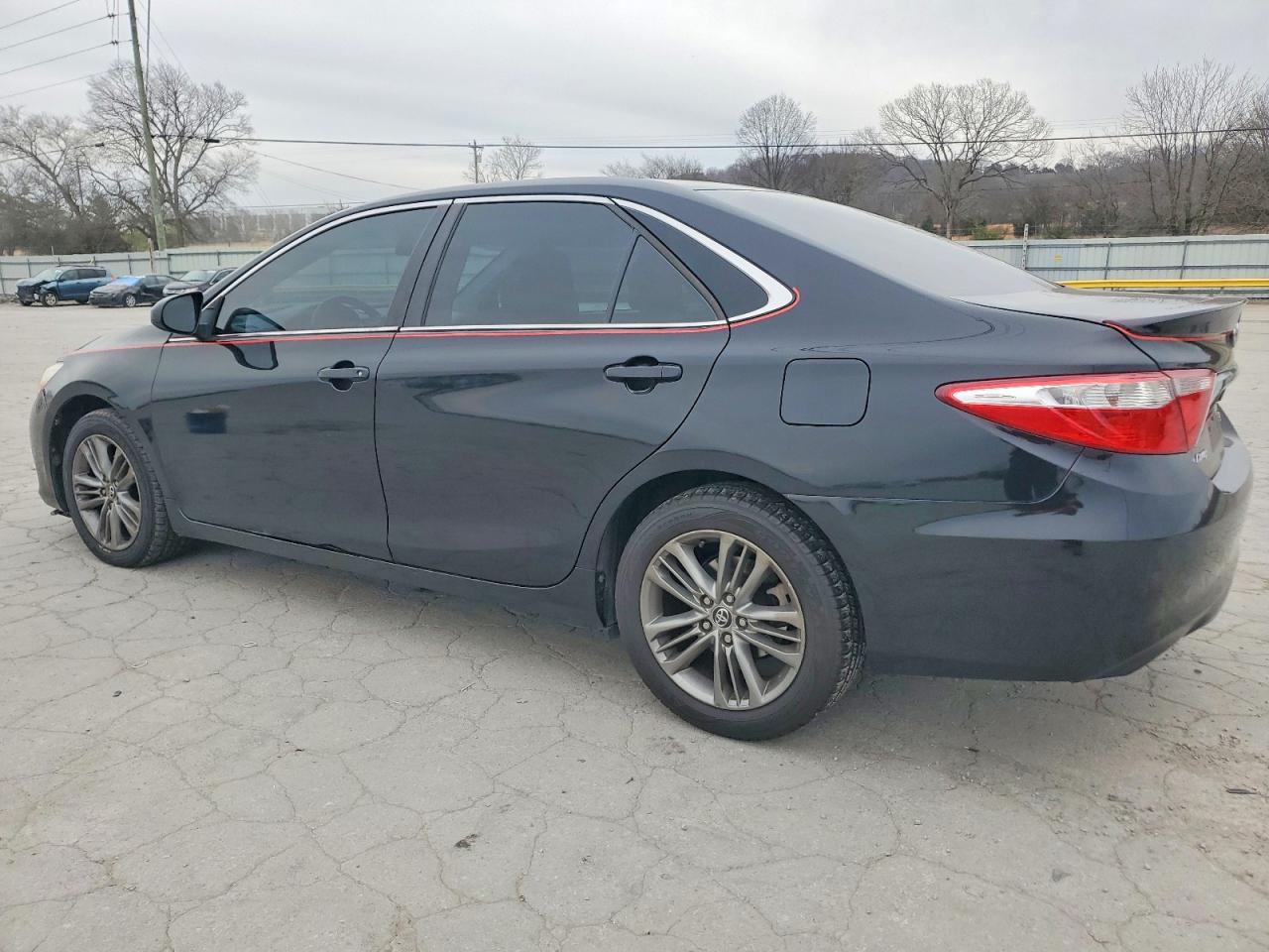 2017 TOYOTA CAMRY LE photo 2