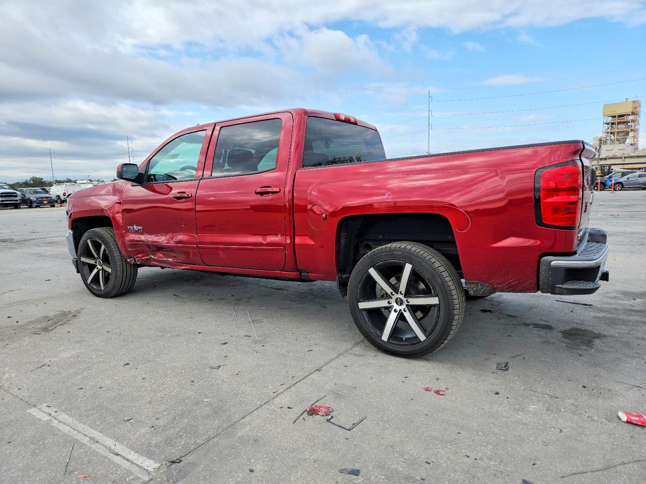 2018 CHEVROLET SILVERADO C1500 LT photo 2