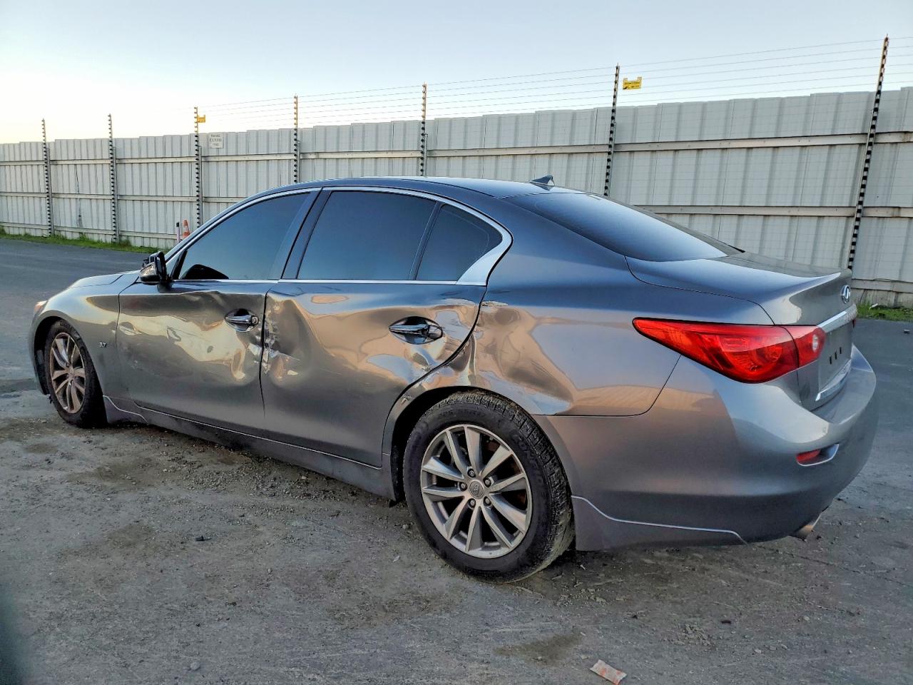 2015 INFINITI Q50 BASE photo 2