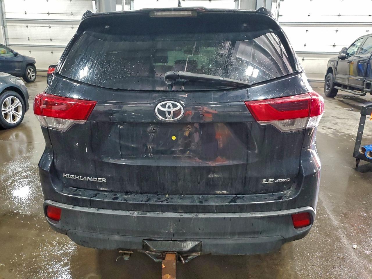 2018 TOYOTA HIGHLANDER LE photo 6