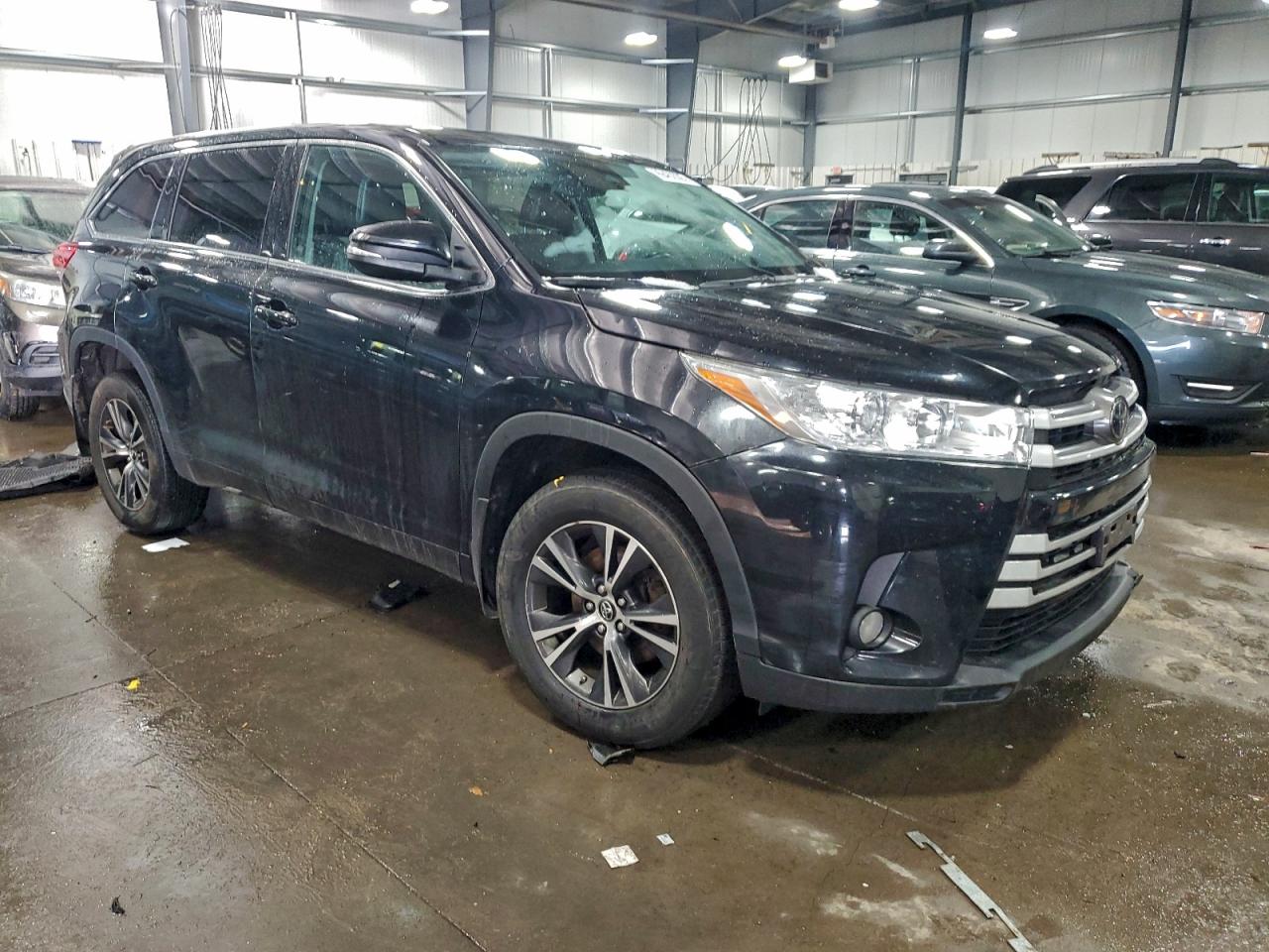 2018 TOYOTA HIGHLANDER LE photo 4
