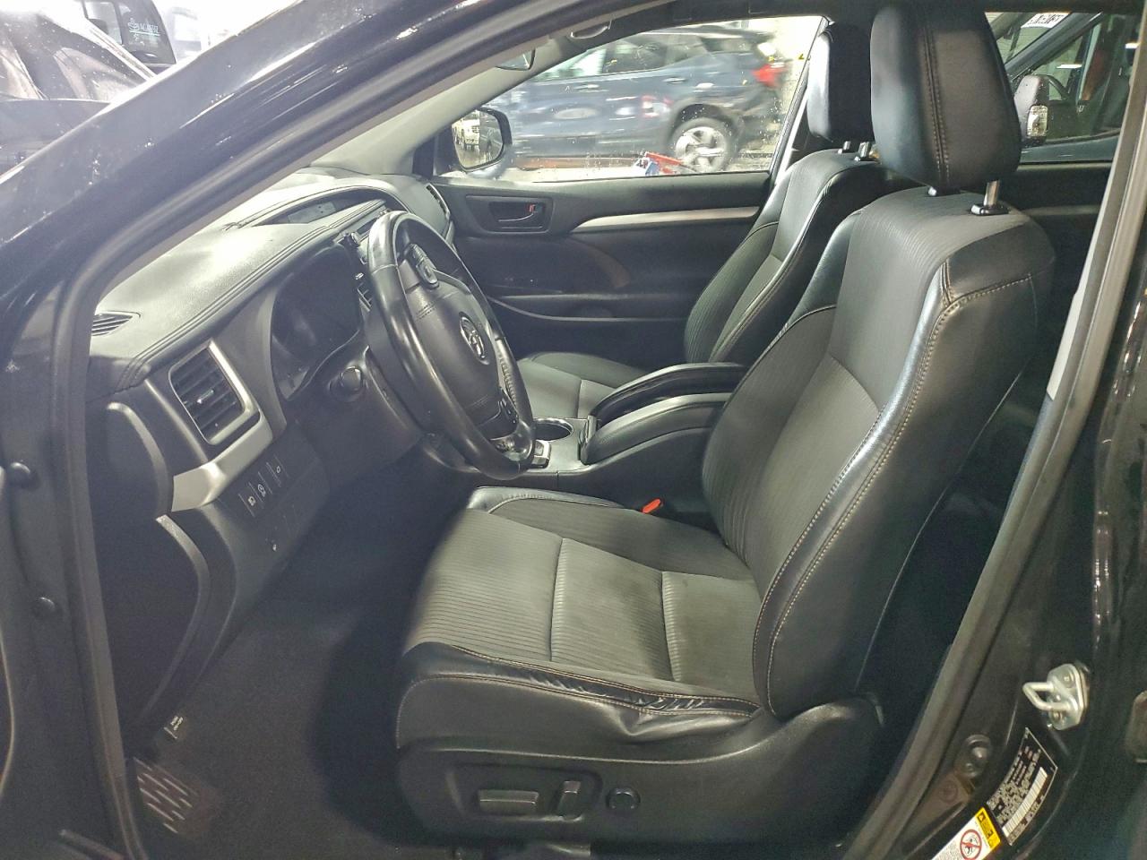 2018 TOYOTA HIGHLANDER LE photo 7