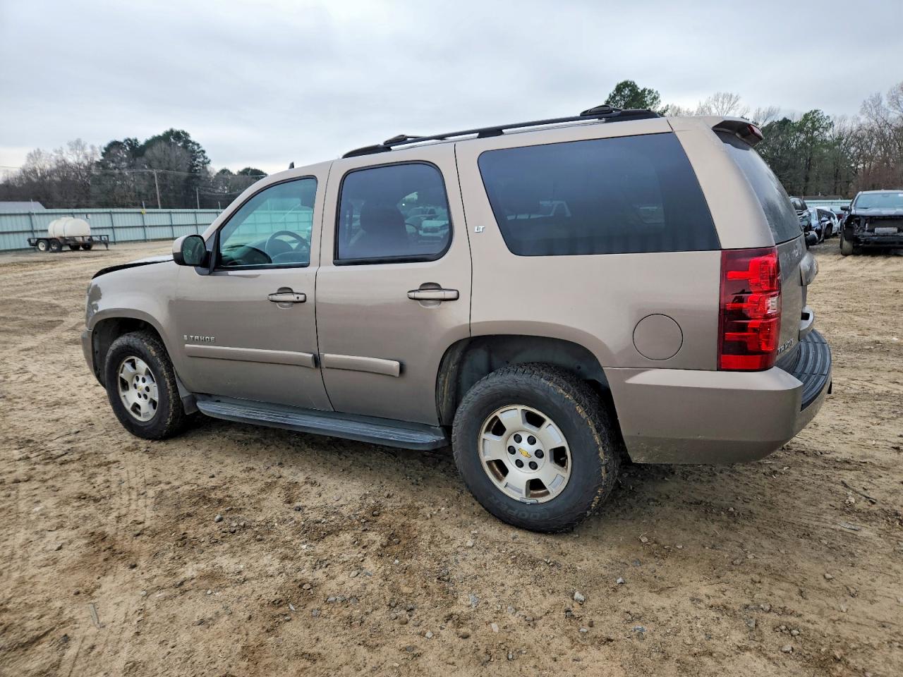 2007 CHEVROLET TAHOE C1500 photo 2