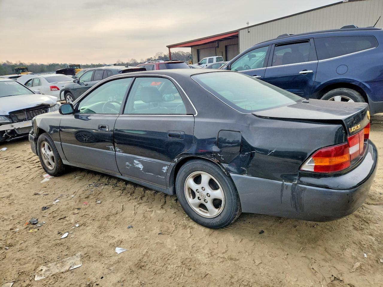 1997 LEXUS ES 300 photo 2