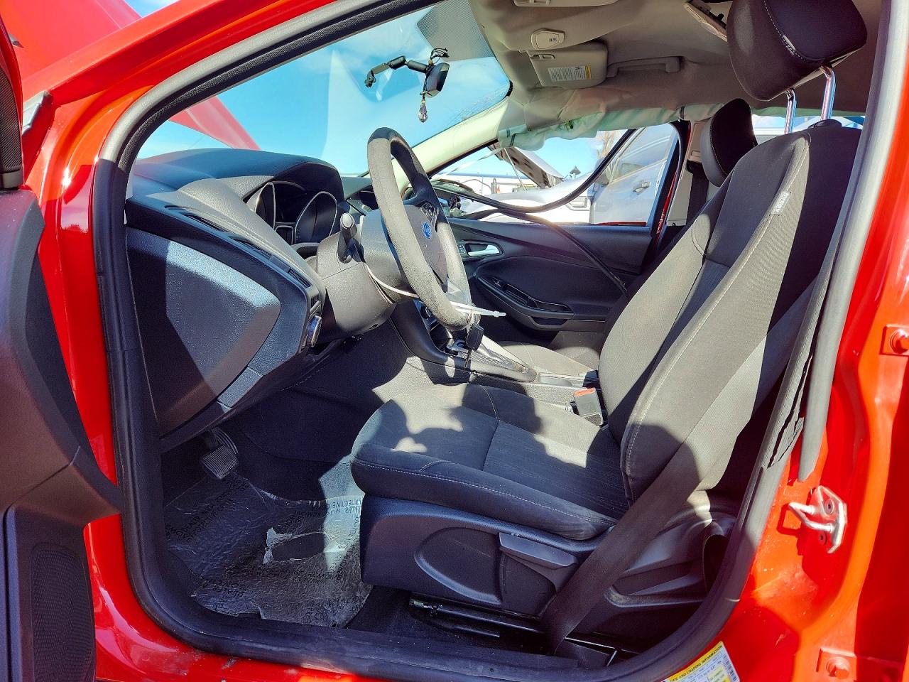 2015 FORD FOCUS SE photo 7