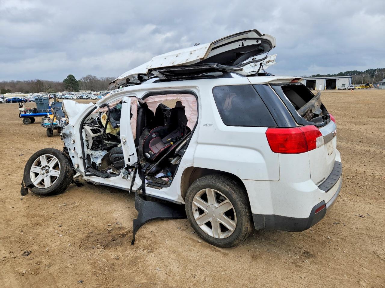 2011 GMC TERRAIN photo 3